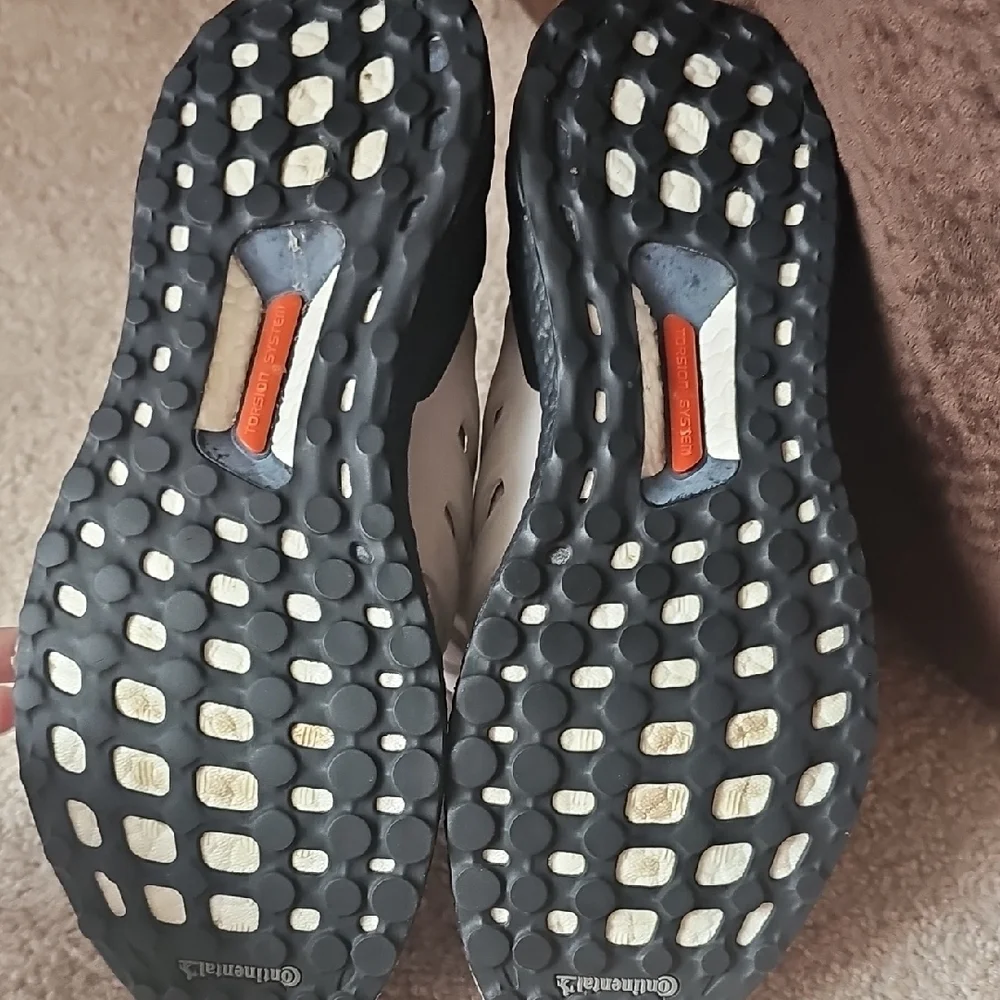 Adidas Cream and Black Running Shoes - Picture 6 of 7